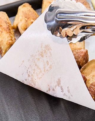 Baking-paper-baking-tray-roasting-tongs Baking-paper-baking-tray-roasting-tongs